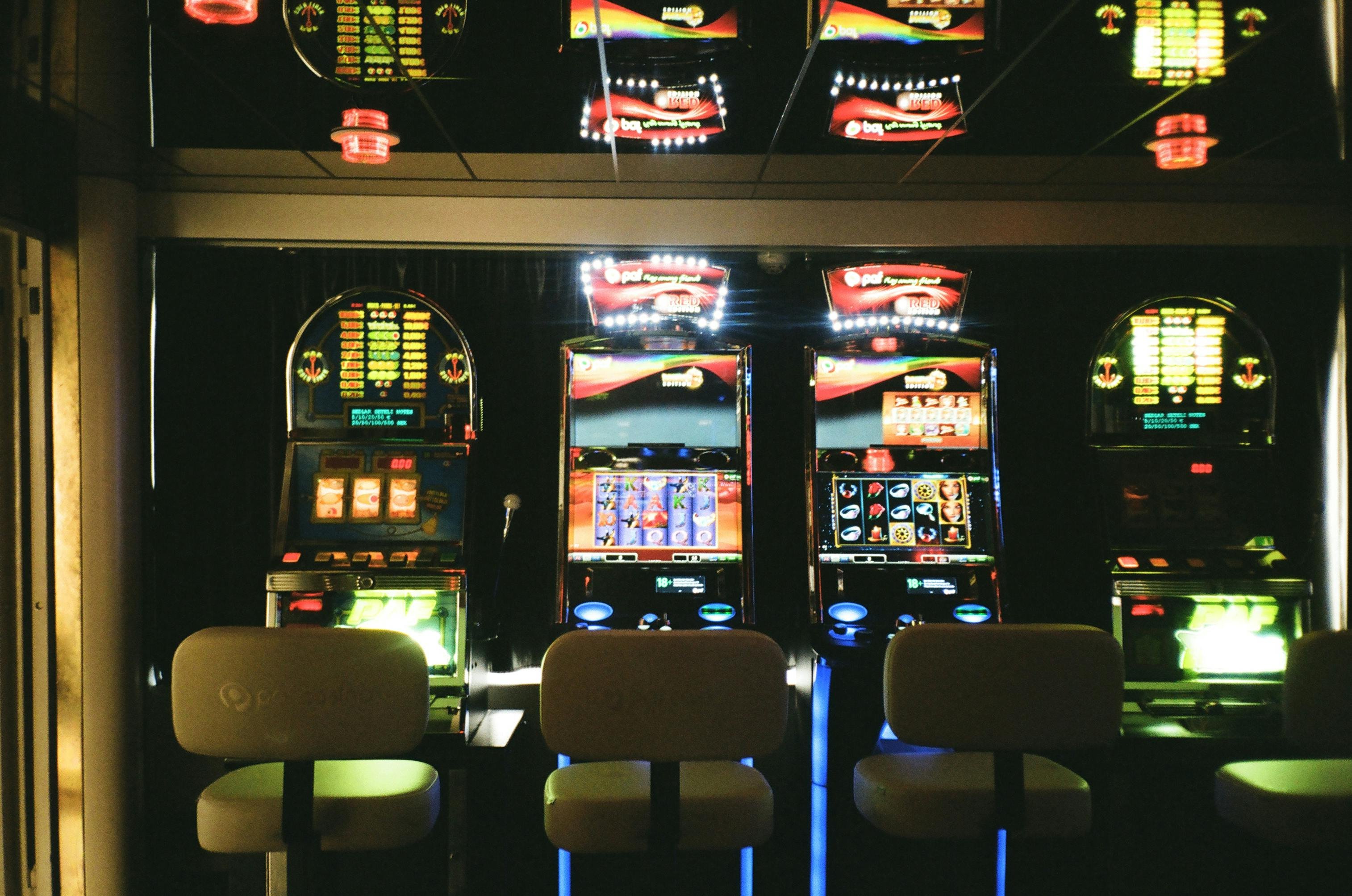 mmkcasion မြန်မာ ကစားသမားများ MMK ငွေသွင်းပြီး Sports Betting Esports ကစားနေသောပုံ